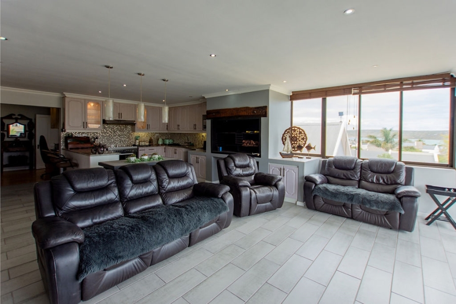 7 Bedroom Property for Sale in Myburgh Park Western Cape